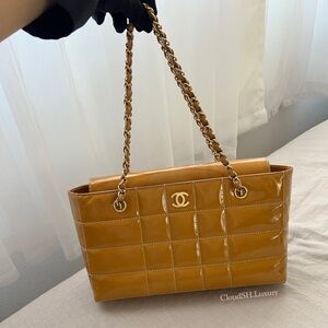 Auth Chanel Beige Chocolate Bar Patent Leather Tote Bag w/ Gold hdw - Vintage